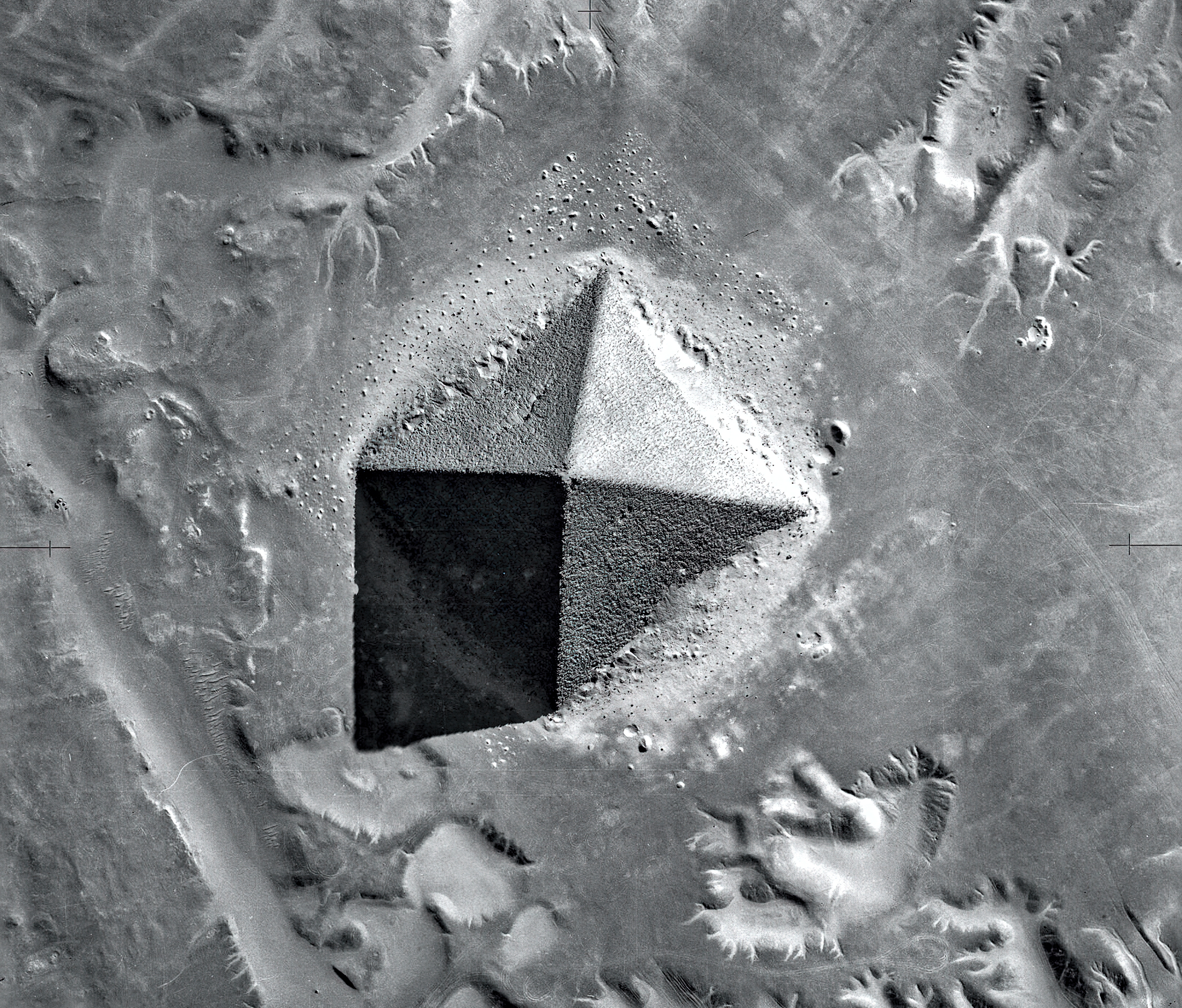 Sneffru pyramid Cairo 1928.jpg