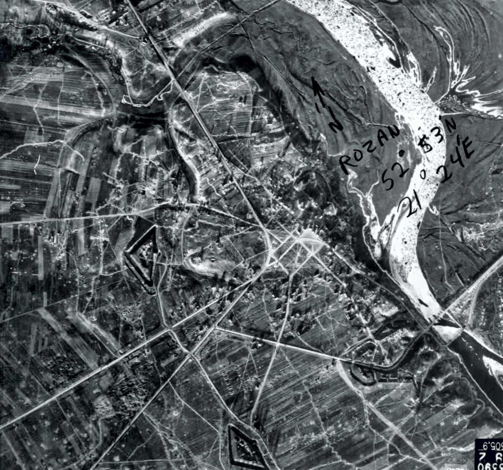 52.892530, 21.392113 three sats overview 1944.jpg