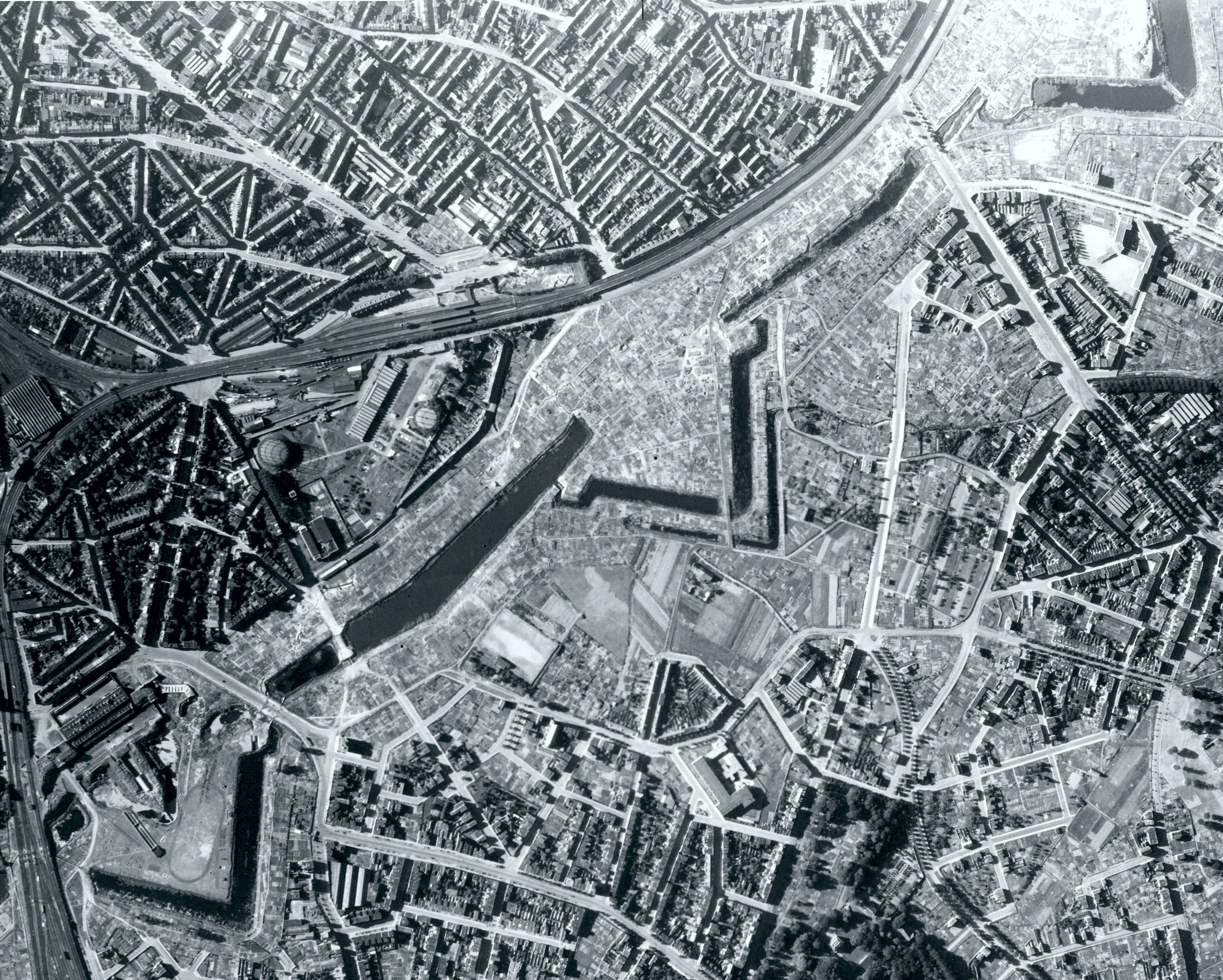 51.205726, 4.444007_antwerp_1944.jpg