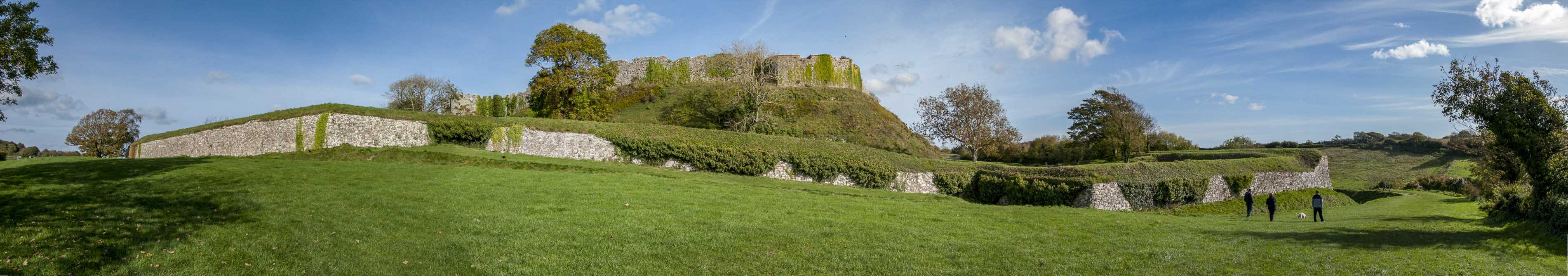 Carisbrooke_Castle_Panorama_2B.jpg