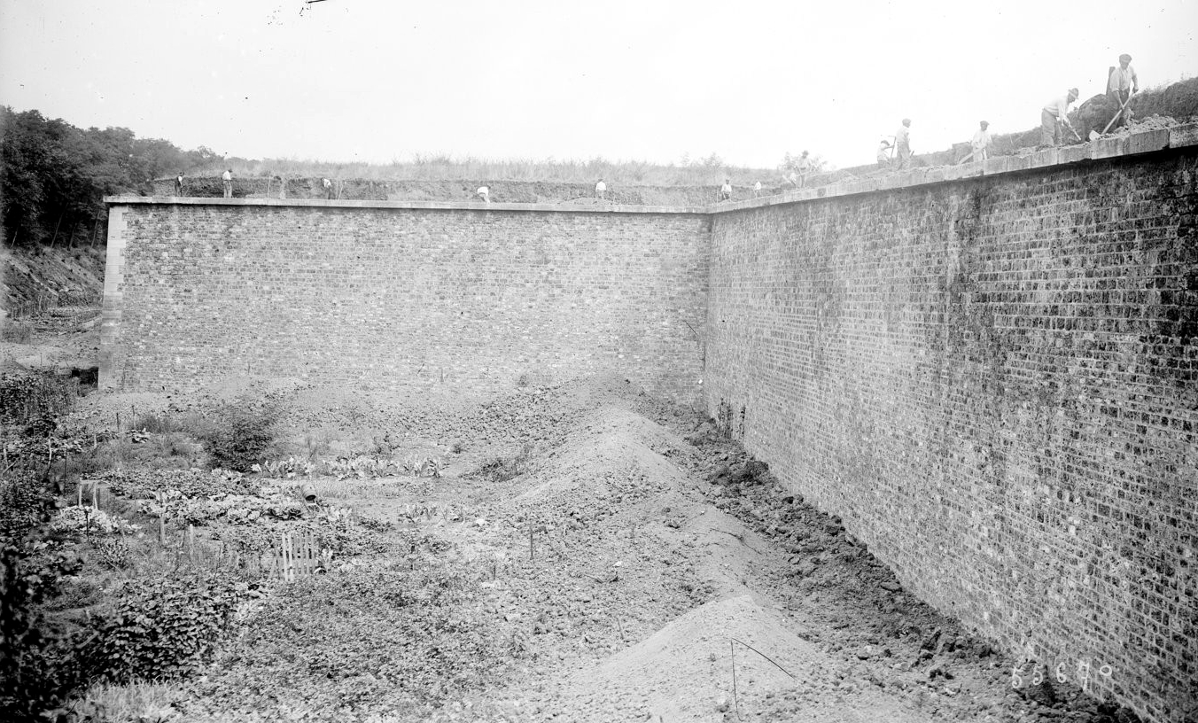 21_8_19_démolition_des_fortifications_porte_d'Auteuil.jpg